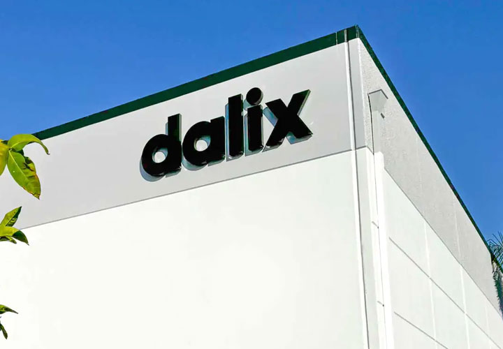 Dalix high rise sign in black displaying the brand name made of aluminum