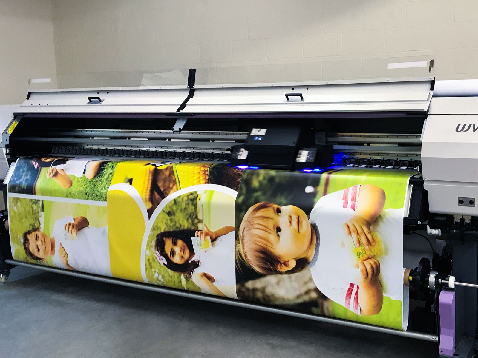 Custom large format banner printing process | Signs