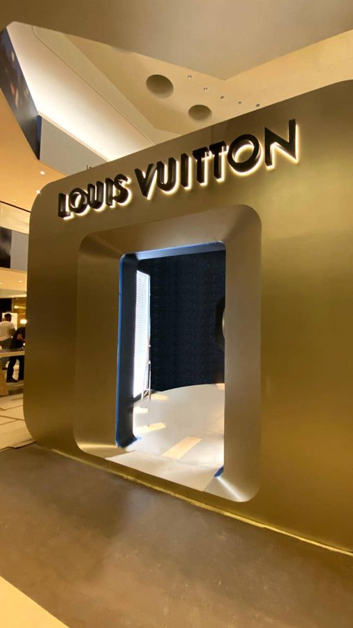 Front architecture of store brand louis vuitton design with light