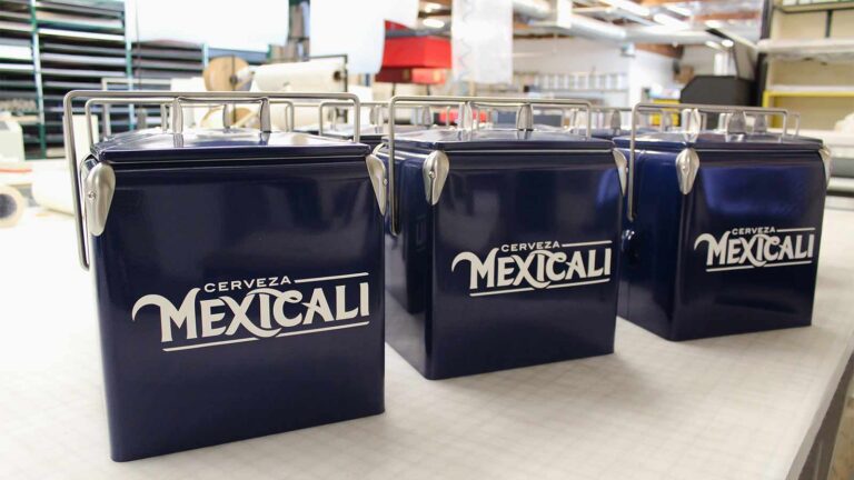 Cerveza Mexicali vinyl lettering on metallic boxes | Front Signs