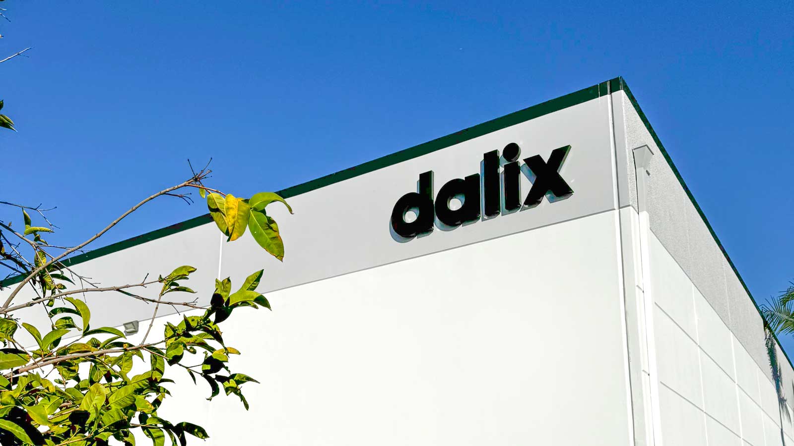 dalix high rise sign attached to the building