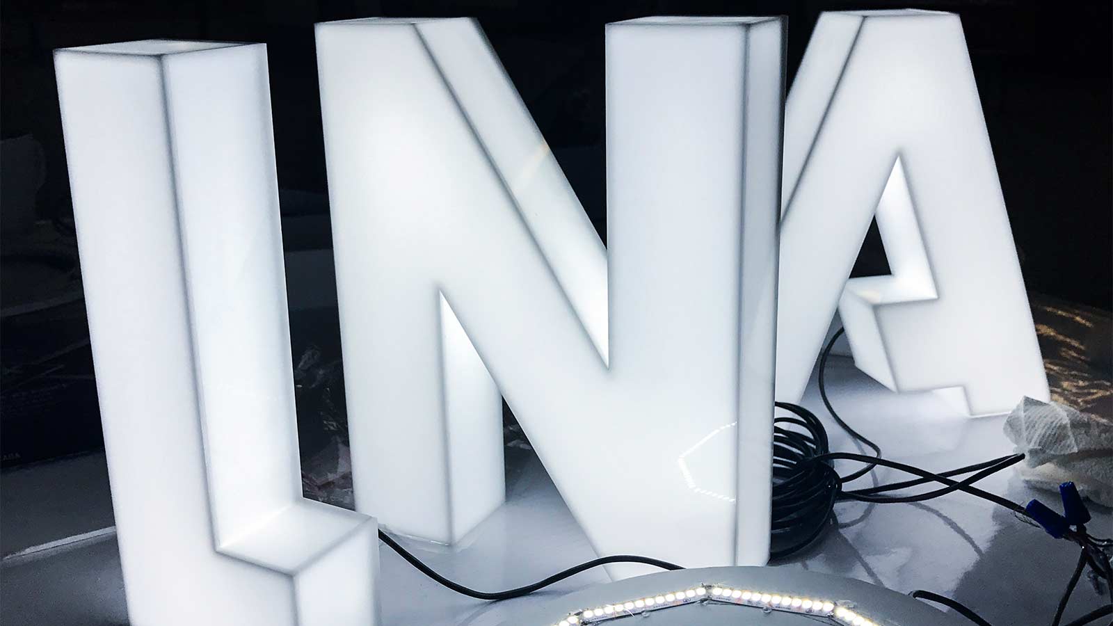 lna illuminated acrylic letters sign