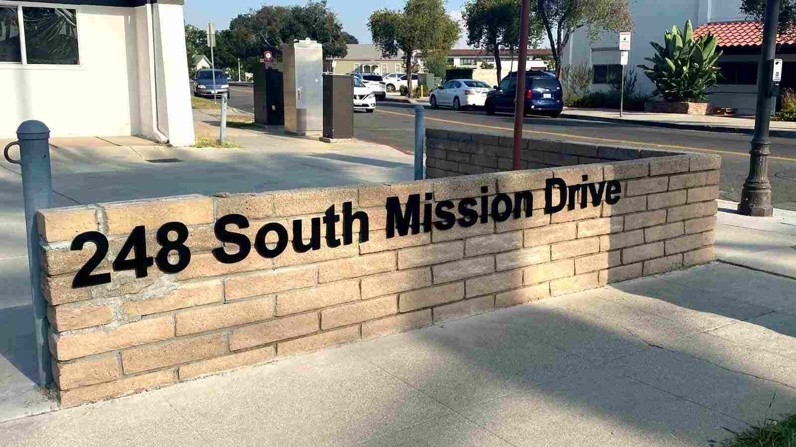 south mission drive aluminum address sign