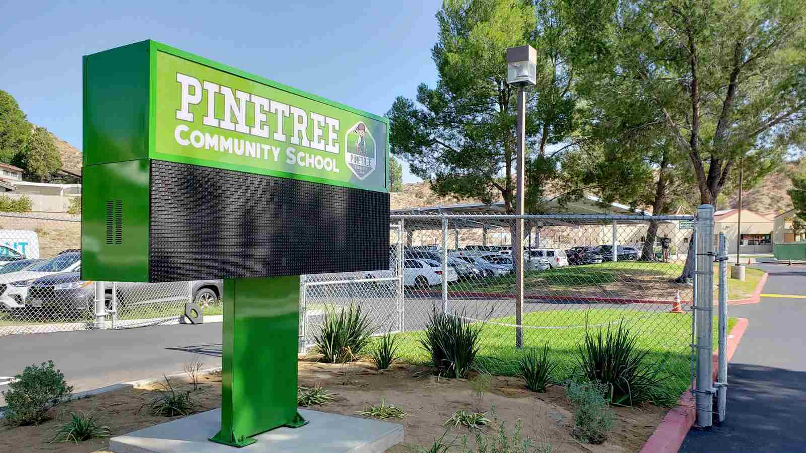 pinetree aluminum pylon sign