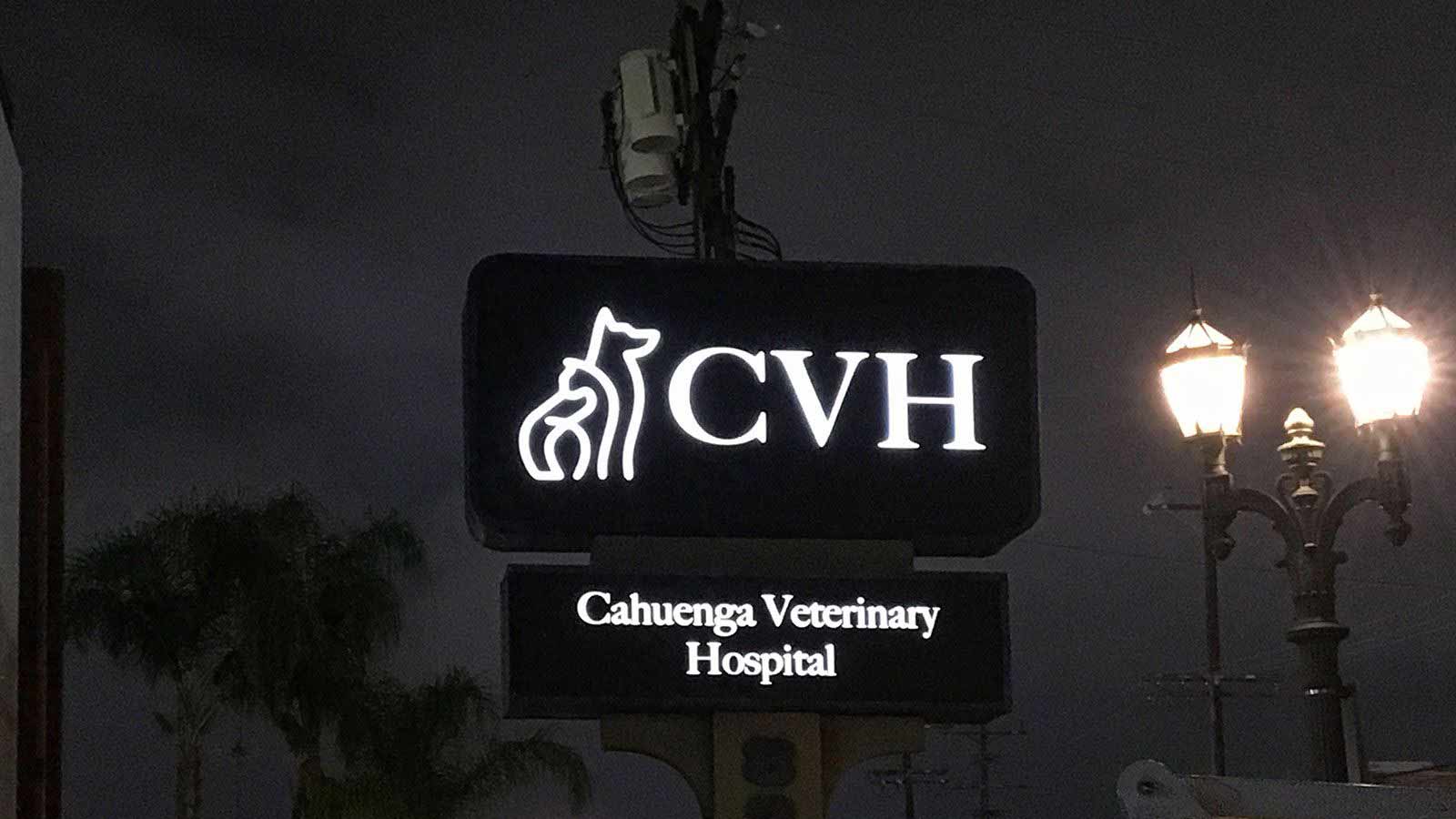 cahuenga veterinary hospital pylon sign