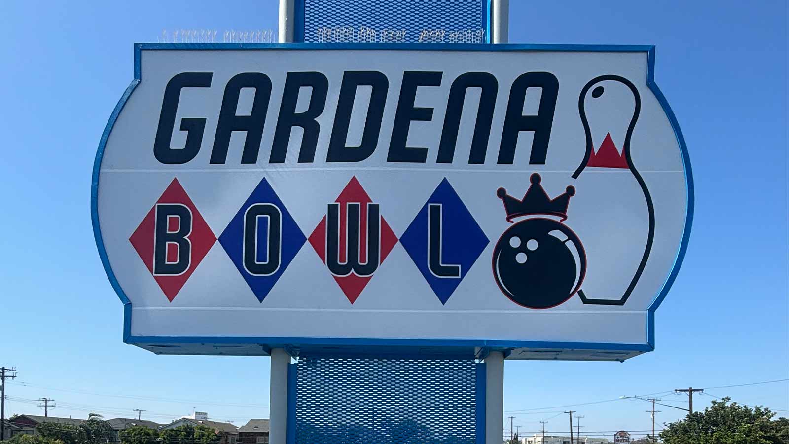 gardena bowl informative pylon sign installed outdoors