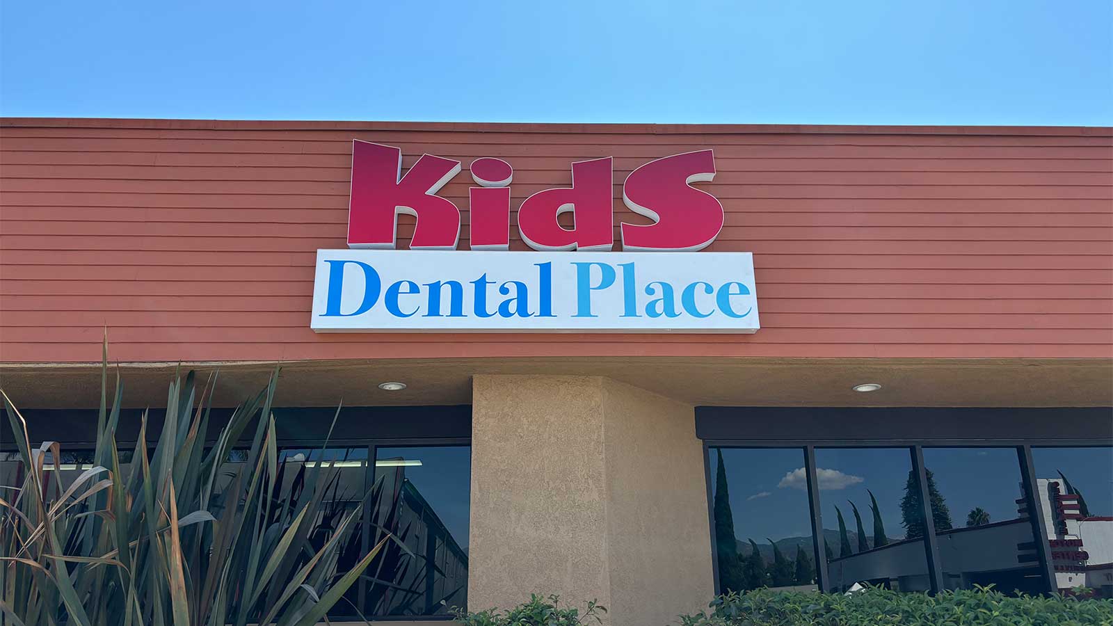 kids dental place illuminated display installation outdoors